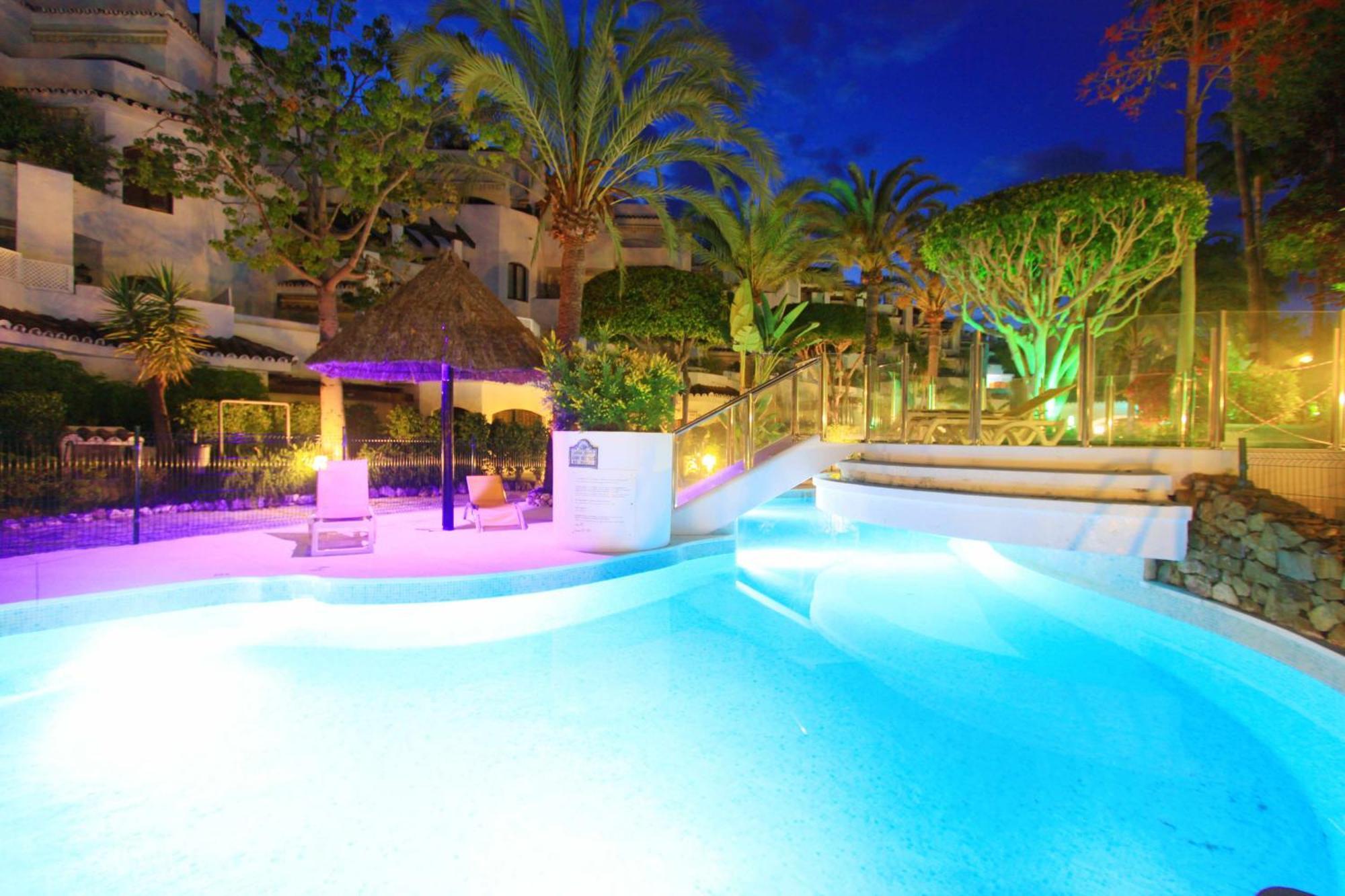 1080 Beachfront Penthouse 3 Floors Jacuzzi 2 Pools Wifi Roof Terrace Marbella Exterior foto